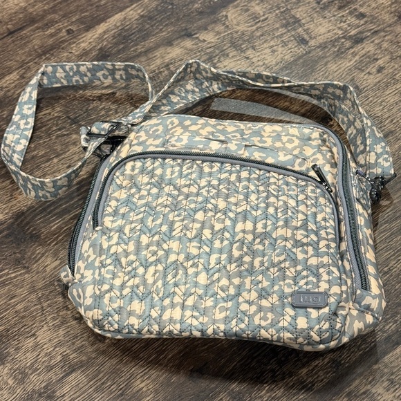 Lug Ranger Quilted Bag with Patterned Interior - Picture 2 of 11